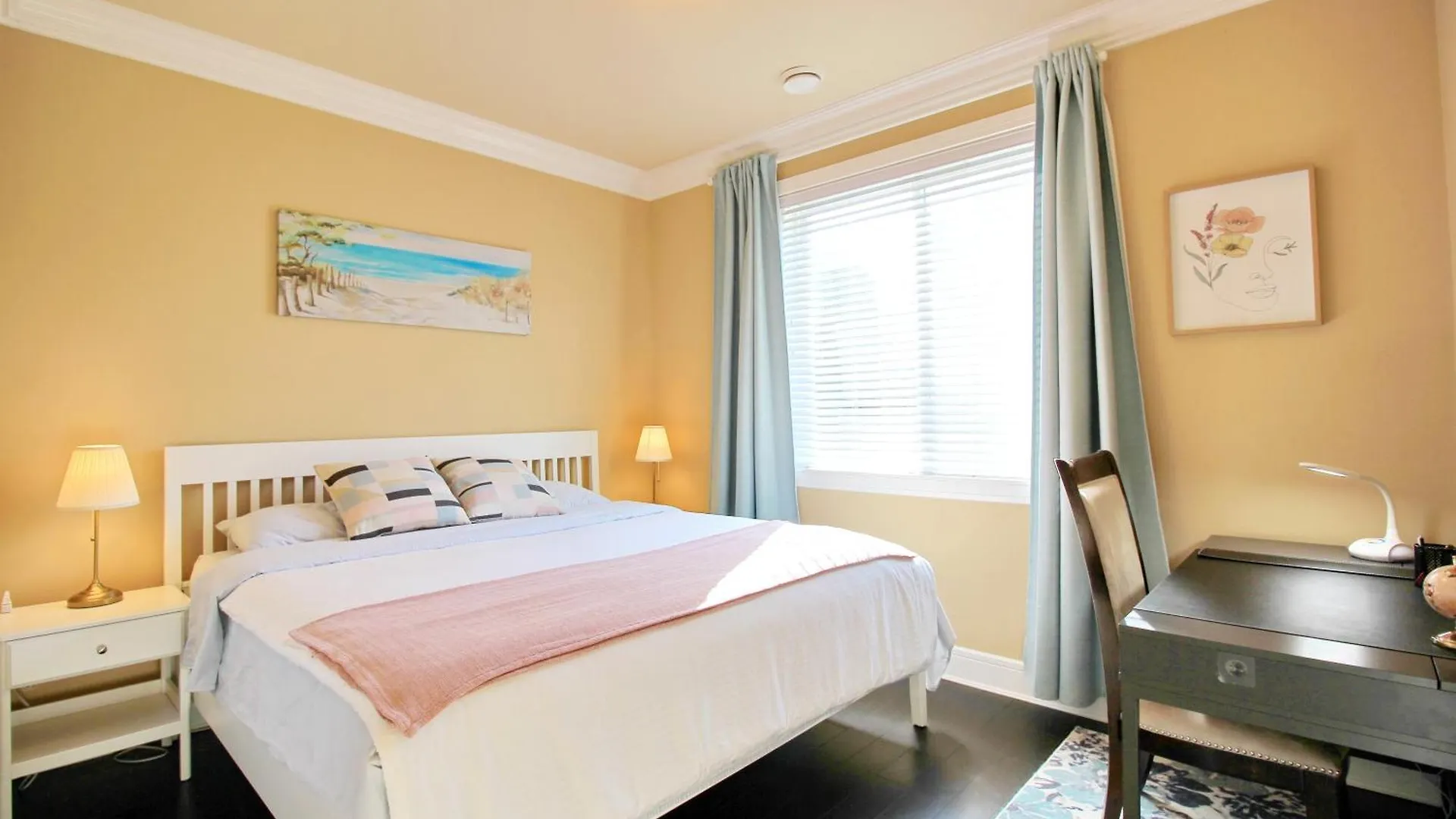 Close To Yvr King Sized Private Entrance Suite Richmond Canada