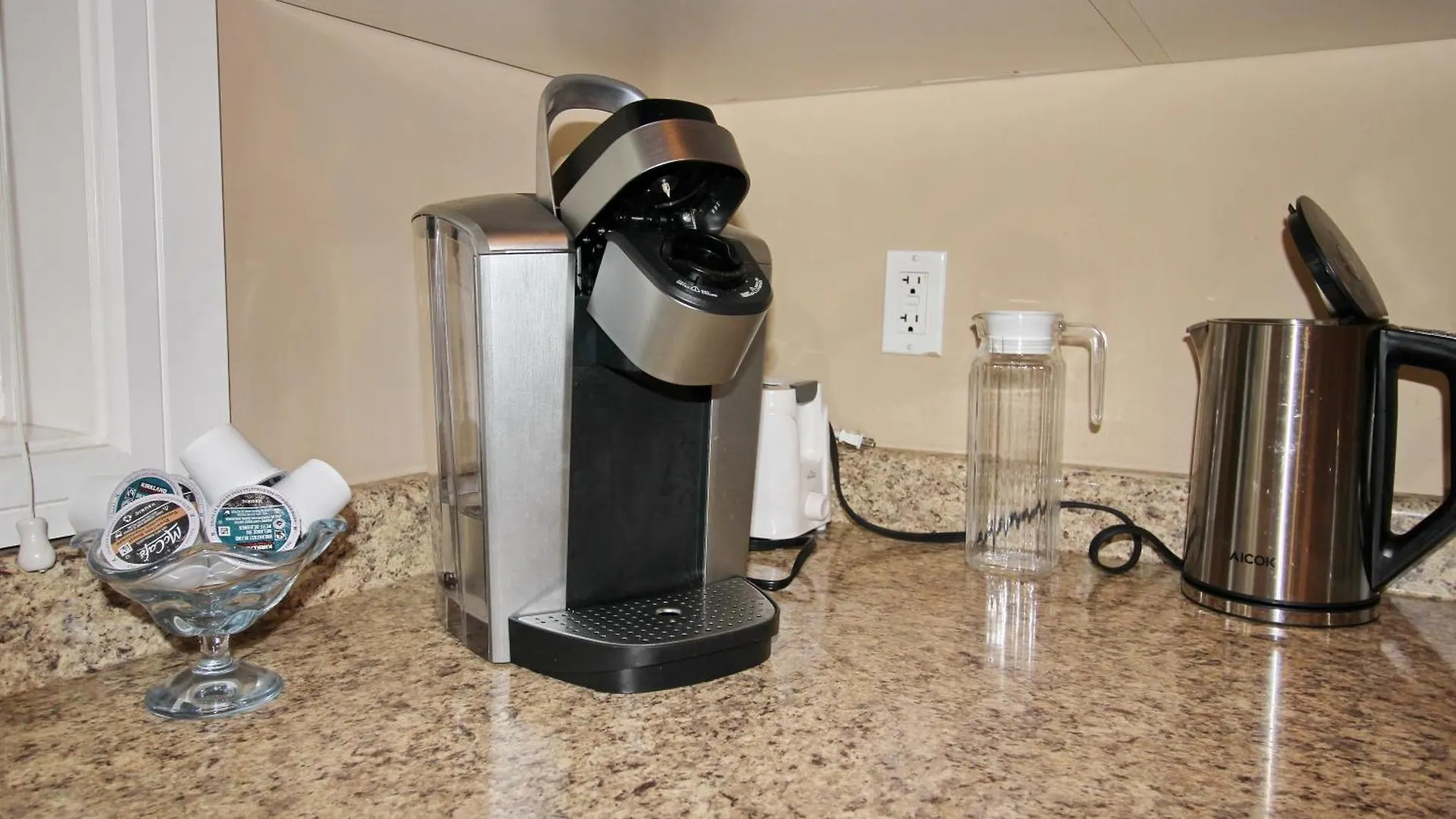 Close To Yvr King Sized Private Entrance Suite Richmond Apartment