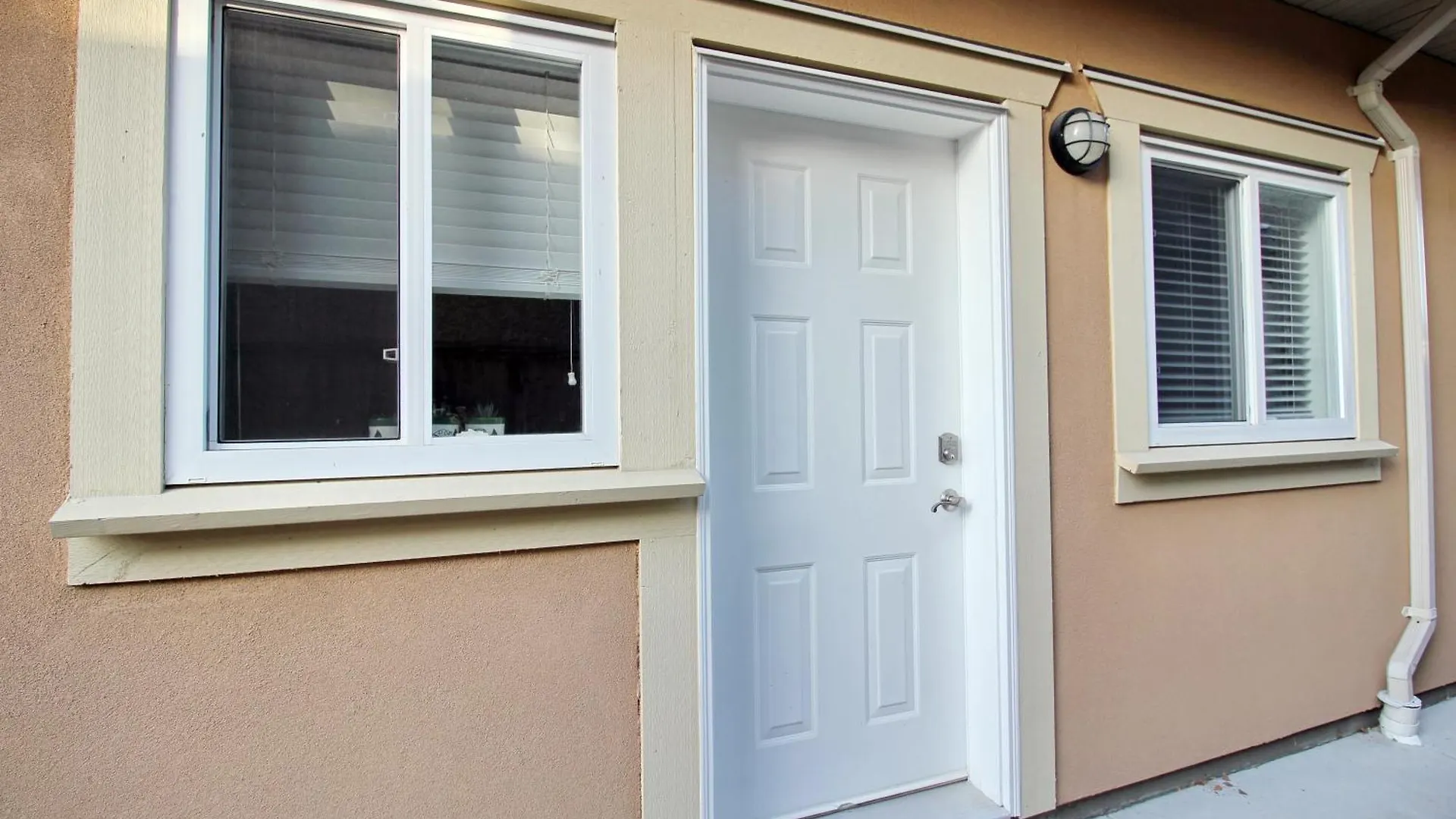 Apartment Close To Yvr King Sized Private Entrance Suite Richmond Canada