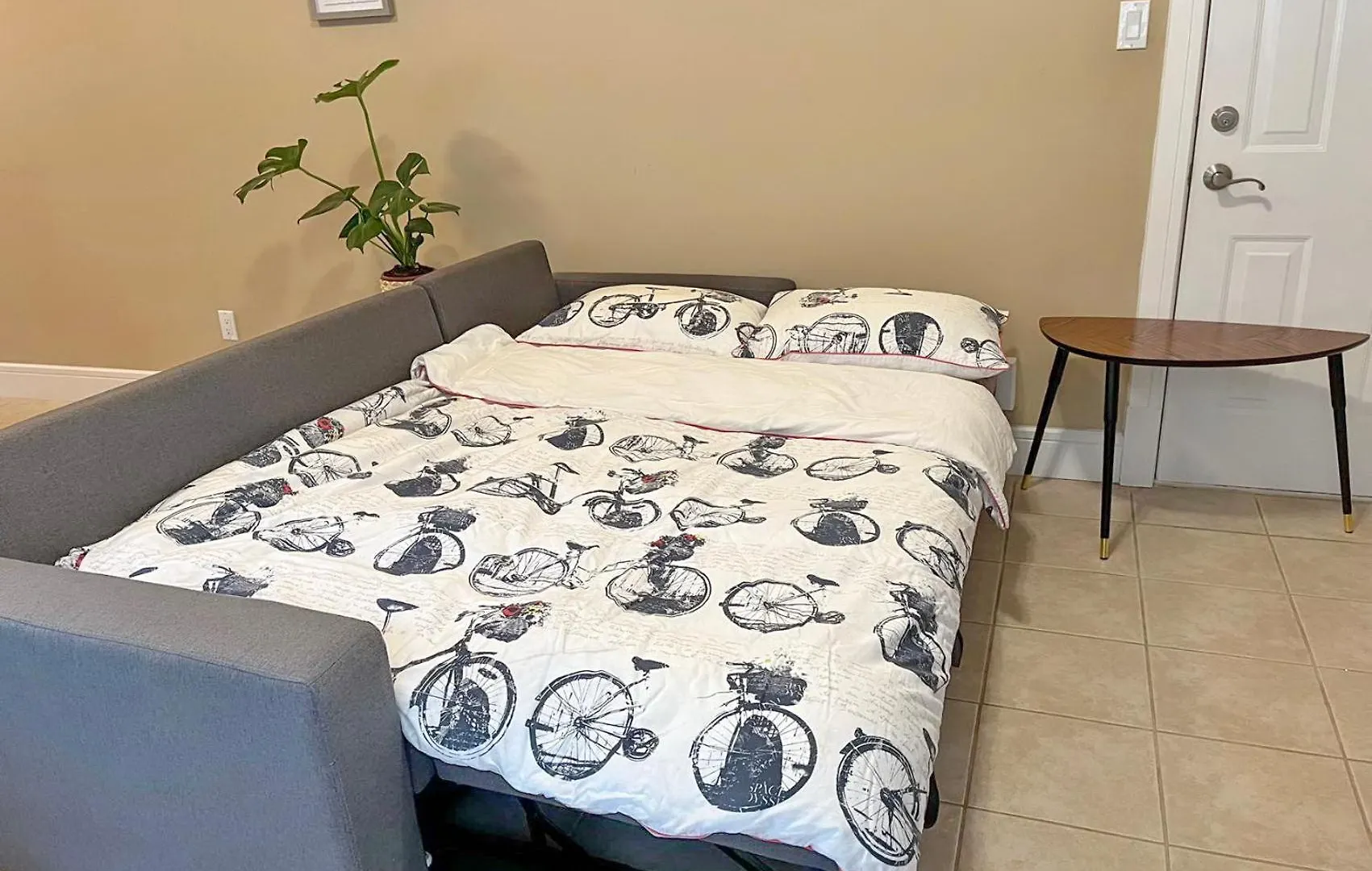 Close To Yvr King Sized Private Entrance Suite Richmond Apartment